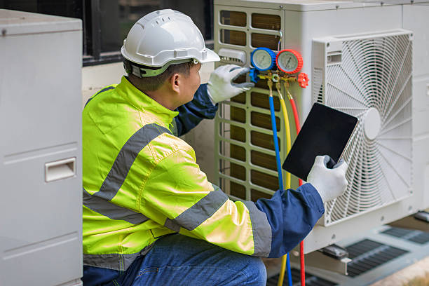 Professional Hvac Installation technician working in Davenport, IA